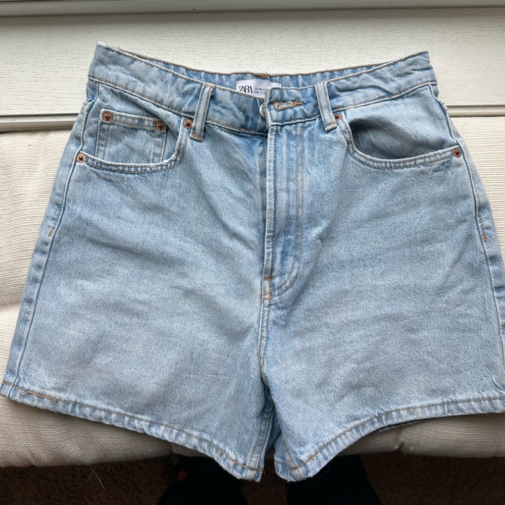 Zara denim shorts - size 6
